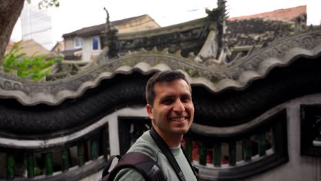 Engrossed-man-enjoying-his-visit-to-Yuyuan-Garden,-Shanghai