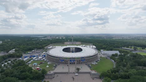 Sonnenuntergang-Aus-Der-Luft-über-Dem-Olympiastadion,-UEFA-Euro-2024,-Panoramablick