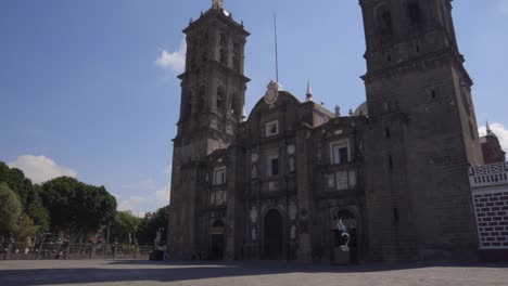 Catedral-De-Puebla-México-Torres-De-La-Iglesia-Exterior,-Centro-De-La-Ciudad