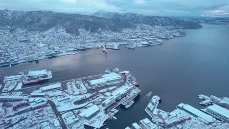 Aerial-View-of-Harbor-and-Mountains-in-Bergen-City,-Norway