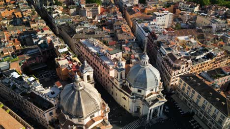 Wunderschöne-Luftaufnahme-Von-Zwei-Zwillingskirchen-Auf-Der-Piazza-Del-Popolo