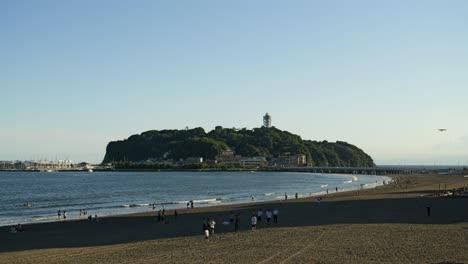 Paisaje-De-Verano-Al-Atardecer-En-La-Playa-De-Enoshima-En-Japón