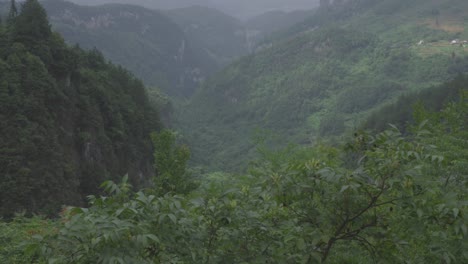 Una-Vista-Visual-De-Las-Montañas-Desde-La-Cima-De-La-Montaña