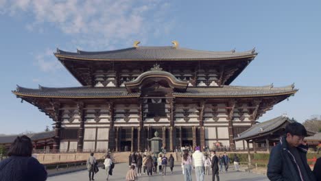 Menschen-Gehen-Zum-Eingang-Des-Todaiji-Tempels-Und-Des-Großen-Buddha