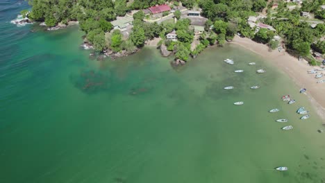 Luftaufnahme-Des-Strandes-Las-Cuevas-Auf-Der-Insel-Trinidad-In-Der-Karibik