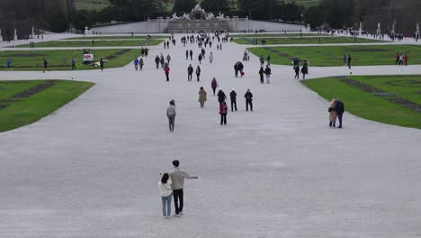 Fuente-De-Neptuno-En-El-Palacio-De-Schönbrunn,-Viena,-Austria