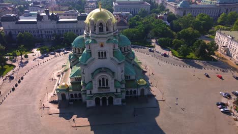 Side-Aerial-dolly-shot-of-Saint-Alexander-Nevsky-Cathedral,-a-Bulgarian-Orthodox-cathedral-built-in-Neo-Byzantine-style-in-Sofia,-Bulgaria