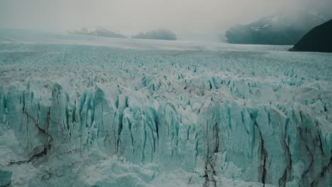 Luftaufnahme-Von-Riesigem-Eis-Auf-Dem-Perito-Moreno-Gletscher-In-Argentinien,-Patagonien