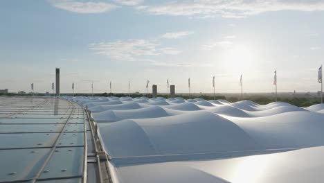 Olympiastadion-Berlin,-Dachansicht,-Sonniger-Tag,-UEFA-Euro-2024-Flaggen