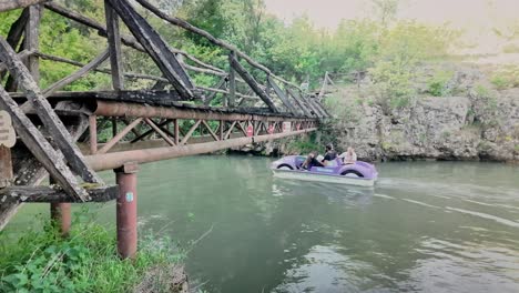 Holiday-friends-enjoy-pedalo-boat-water-adventure-Zlatna-Panega-river