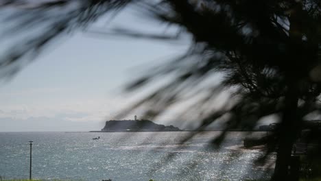 Zeitlupenfilm-Mit-Enthüllung-Der-Insel-Enoshima-In-Der-Ferne