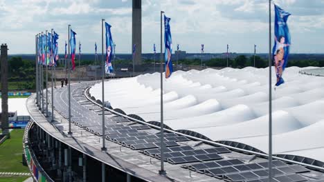 Olympiastadion-Euro2024-UEFA-Flaggen-Berlin-Drohnenaufnahme-Reise-Entlang-Der-Flaggen