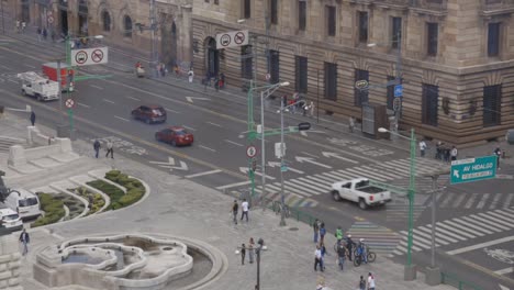 Business-district-in-Mexico-City,-fluid-car-traffic,-Elevated-viewpoint