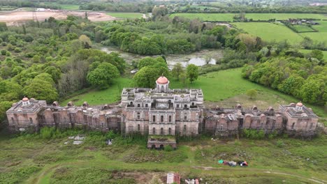 Hamilton-Palace,-Verlassenes-Herrenhaus,-Genannt-Ghost-House-Of-Sussex,-Großbritannien,-Luftaufnahme