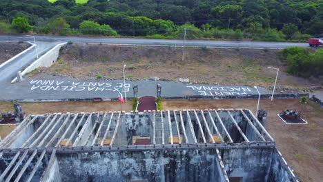 Bonita-Vista-De-Las-Ruinas-De-La-Hacienda-Santa-Anna-Con-Drone-En-Puente-Nacional,-Veracruz,-México.