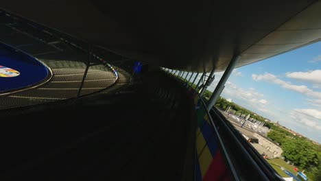 FPV-Drohne-Fliegt-über-Leere-Sitze-Im-Olympiastadion-Berlin-Bei-Der-UEFA-Euro-2024,-Sonniges-Wetter