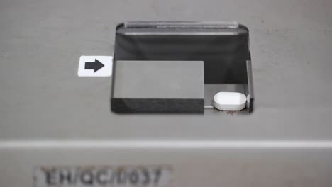 checking-tablets-in-bulk-density-test-lab