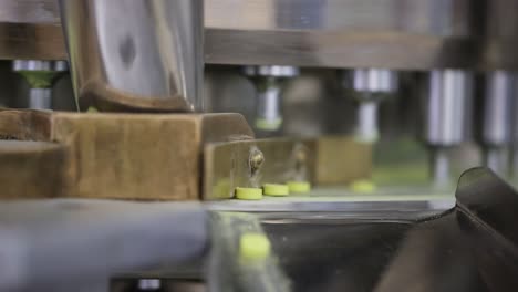 close-up-seen-rotary-tabbing-machine-Medicines-are-being-poured-from-the-building-machine