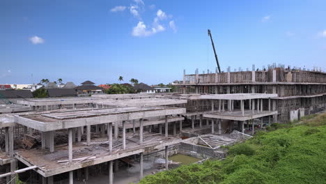 Un-Hotel-Canggu-En-Construcción-Para-El-Turismo-En-Indonesia,-Bali.