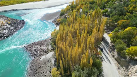 Turquoise-water-lake-flowing-in-Skardu-Valley-at-afternoon-in-Pakistan