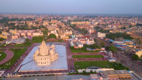 Vista-Aérea-De-Prem-Mandir,-Fundada-Por-Jagadguru-Shri-Kripalu-Ji-Maharaj-En-Vrindavan---Prem-Mandir-Es-El-Templo-Del-Amor-Divino