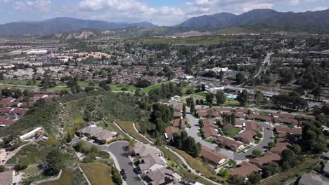 Houses-In-A-Neighborhood-In-Santa-Clarita,-A-City-In-California