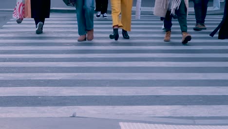 Pedestrian-crossing-a-street-in-slow-motion