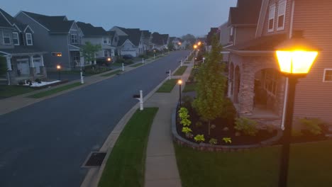 Foggy-night-in-modern-American-neighborhood