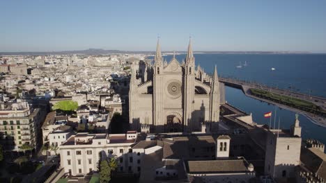 Castell-De-Bellver-Cathedral-In-Palma,-Mallorca