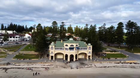 Wide-Aerial-of-Cottesloe-Beach-lowering-to-ocean,-over-Indiana-Tea-House-Perth,-WA