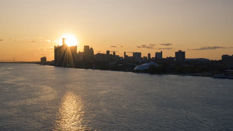 Detroit-Sonnenuntergang-Goldene-Stunde-Luftbild-Drohne-Stadtbild-Urban-Innenstadt-Skyline-Zeitraffer