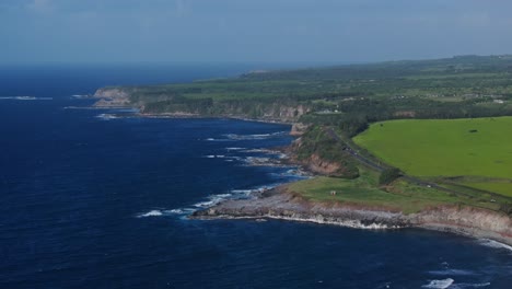 Panoramic-view-of-Ho'okipa-surf-coast-on-Maui-north,-Hawaii