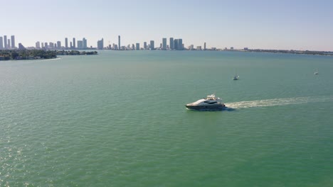 Luxury-yacht-cruising-through-Biscayne-Bay-in-Miami,-Florida