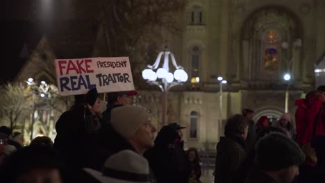 Demonstranten-Versammeln-Sich-Vor-Dem-Rathaus-Von-Philadelphia,-Um-Die-Amtsenthebung-Von-Präsident-Donald-J.-Trump-Zu-Unterstützen