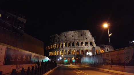 Vídeo-4k-Del-Coliseo-Desde-El-Camino-Principal-Para-Llegar-A-él.