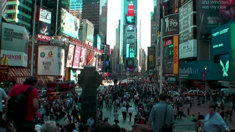 Handheld-establishing-shot-of-the-crowd-at-Times-Square,-filmed-from-the-top-of-TKTS-Times-Square,-Manhattan,-New-York-City,-USA