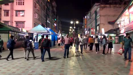 Lapso-De-Tiempo-Nocturno-Frente-A-La-Estatua-De-Mahatma-Gandhi-Ubicada-En-M