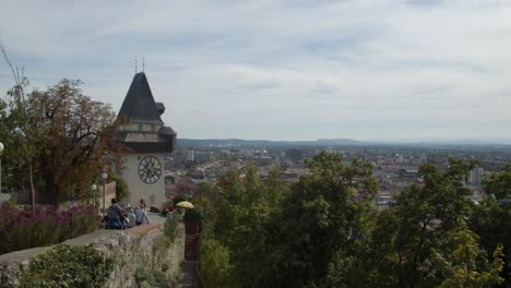 Torre-Del-Reloj-En-Graz-En-Un-Soleado-Día-De-Otoño