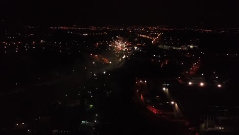 Fuegos-Artificiales-De-Celebración-De-Bodas-En-La-Noche