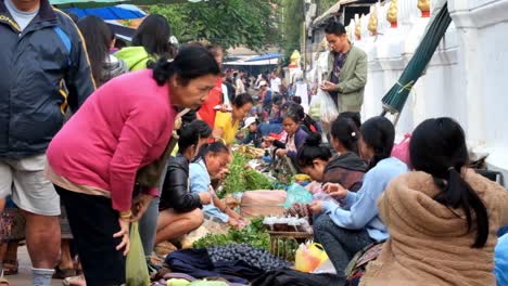 Transaction-scene-with-zooming-in-in-the-traditional-market-of-Luang-Prabang,-Laos