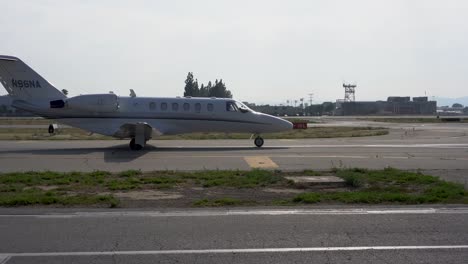 Avión-Rodando-En-Van-Nuys.