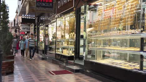 Malatya---Turquía---7-De-Julio-De-2017:-Tienda-De-Regalos,-Joyería-En-La-Ciudad-De-Malatya