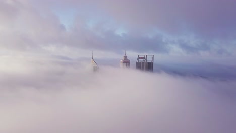 Tief-Hängende-Wolken-über-Der-Stadt-Perth-In-Westaustralien