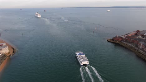 Fast-catermeran-ferry-leaving-Portsmouth-and-heading-to-Isle-Of-Wight