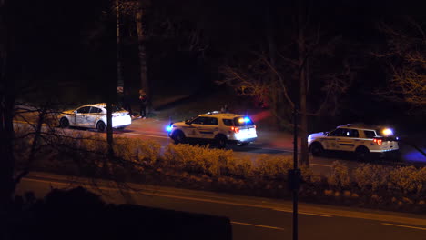 Movimiento-De-Un-Hombre-Conduciendo-Un-Automóvil-Arrestado-Por-La-Policía-Por-La-Noche-En-Coquitlam-Bc-Canadá-Con-Resolución-4k