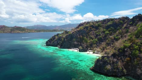 Atemberaubende-Landschaft-Der-Philippinen,-Insel-Coron,-Drohnen-Luftaufnahme-Des-Banul-Strandes