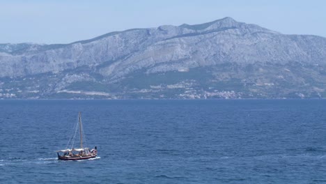 A-small-sailing-boat-on-the-Adriatic-with-seagulls-above