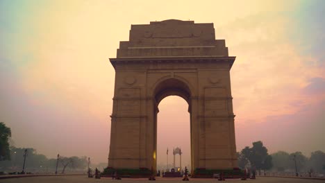 India-Gate-Delhi-Es-Un-Monumento-A-Los-Caídos-En-La-Guerra-En-Rajpath-Road,-Nueva-Delhi.