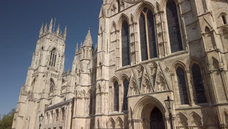 The-front-of-York-Minster-on-a-sunny-day