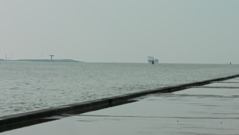 Ferry-entering-to-port